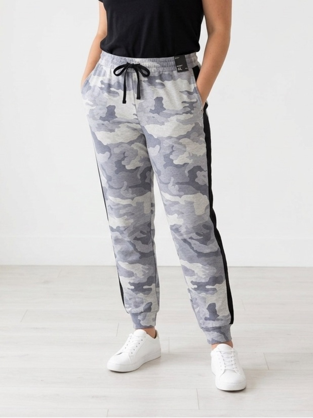 NY & CO Soho Jogger Pants Gray Side Striped Camouflage Women’s XL NEW.